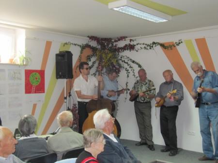 Tradicionalno srečanje starejših občanov starih 70 in več let 2015 11